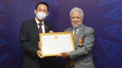 Trao Huân chương Hữu nghị tặng nguyên Đại sứ Venezuela tại Việt Nam