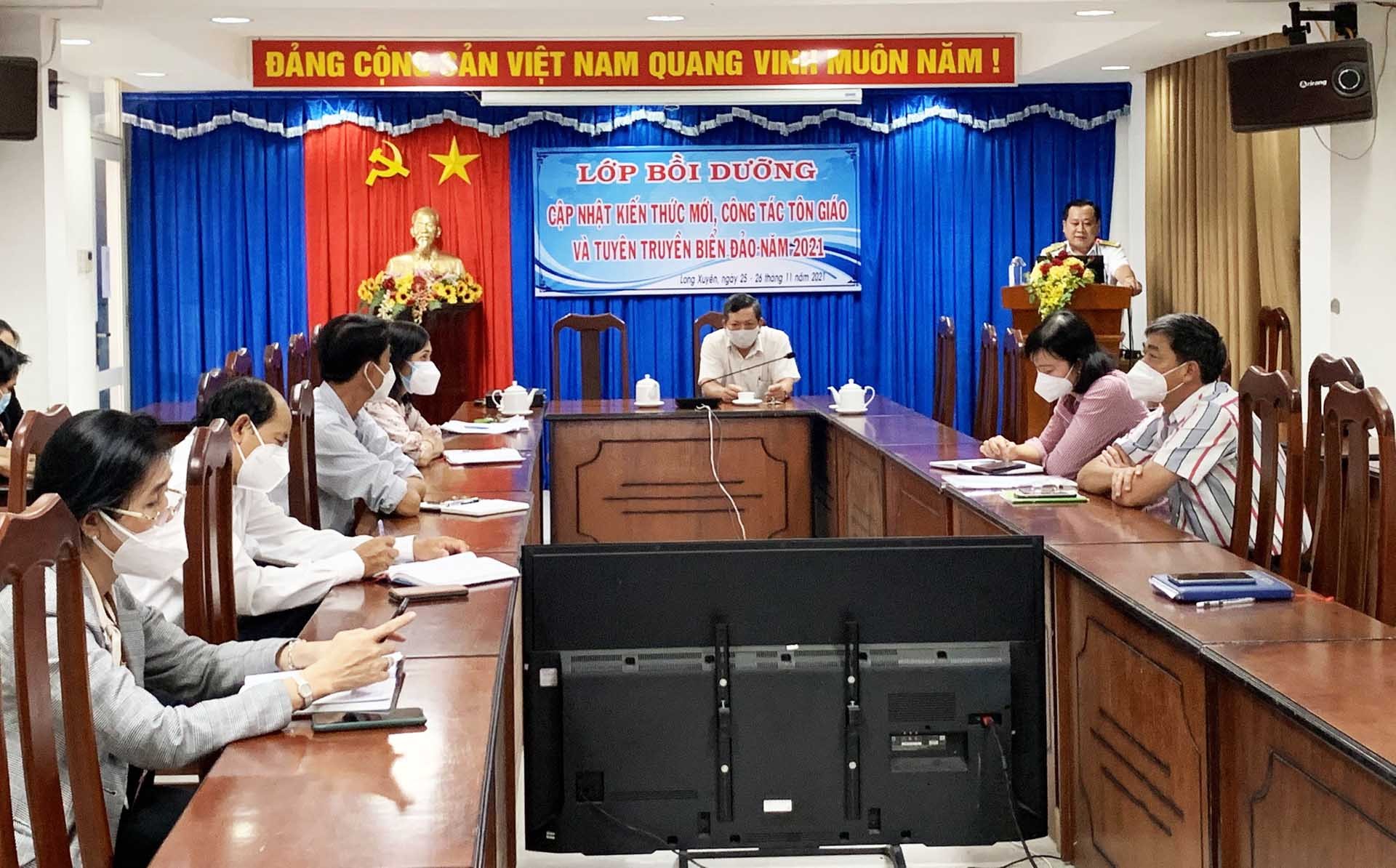 Lữ đoàn 962, Quân khu 9 phối hợp với Ban Tuyên giáo Thành ủy Long Xuyên, An Giang tổ chức tuyên truyền biển, đảo năm 2021.