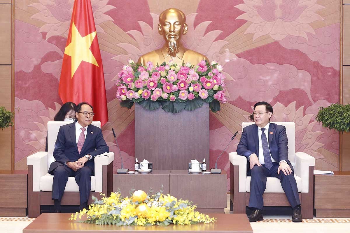 Chủ tịch Quốc hội Vương Đình Huệ tiếp Đại sứ Hàn Quốc tại Việt Nam Park Noh Wan. (Nguồn: TTXVN)