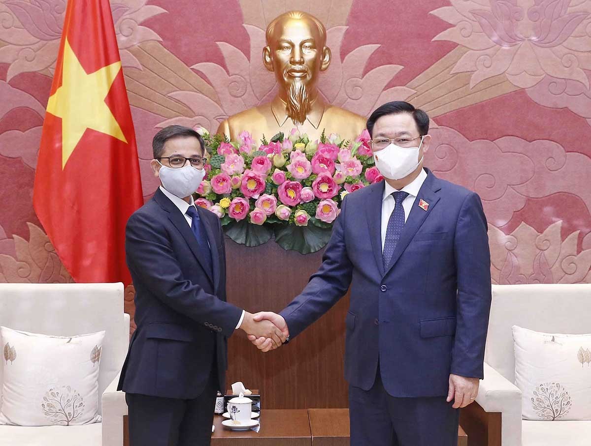 Chủ tịch Quốc hội Vương Đình Huệ tiếp Đại sứ Ấn Độ tại Việt Nam Pranay Verma. (Nguồn: TTXVN)