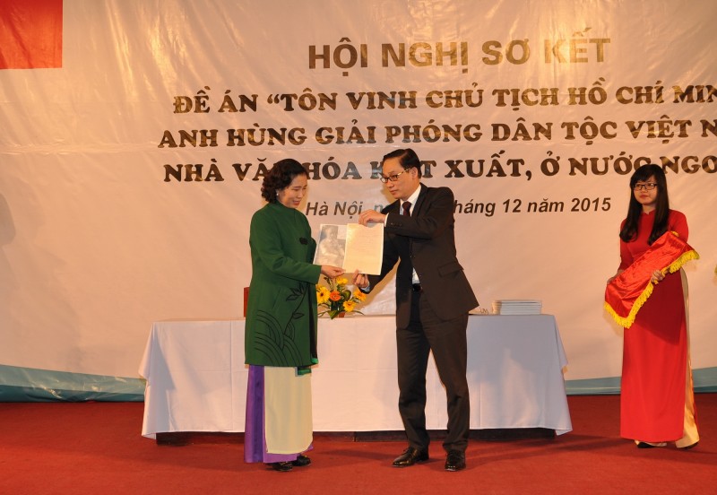 quang ba hinh anh viet nam qua hinh tuong bac ho