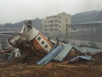 tim thay them nhieu thi the trong vu lo dat tai an do