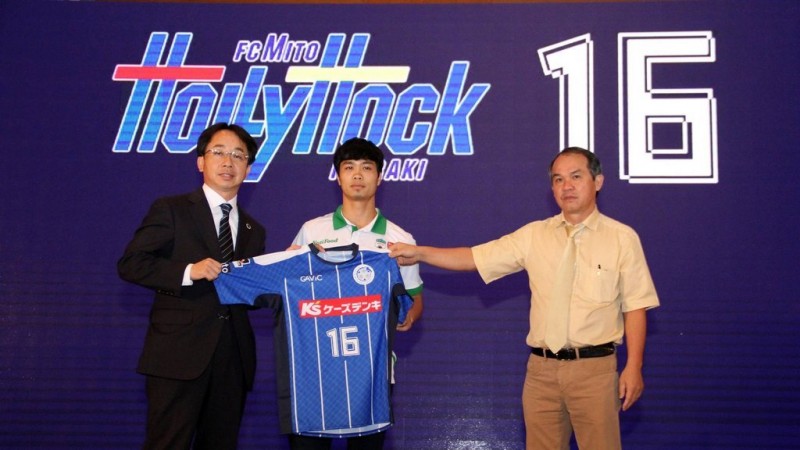 Công Phượng chính thức ký hợp đồng với Mito Hollylock tin nhap 20151223221024