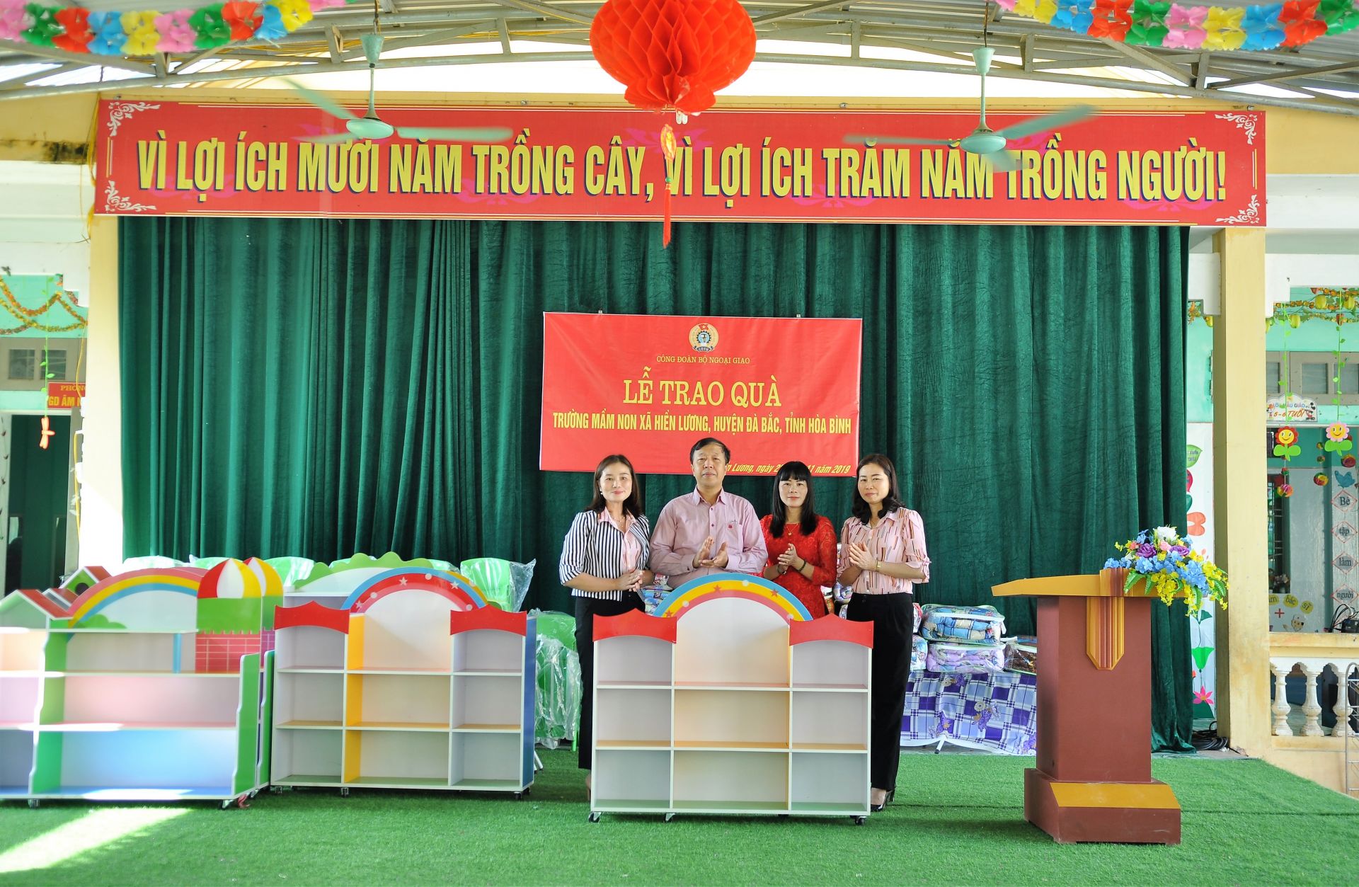 hoat dong thien nguyen cua cong doan bo ngoai giao tai hoa binh am ap va yeu thuong