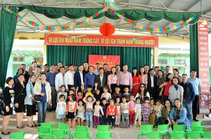 hoat dong thien nguyen cua cong doan bo ngoai giao tai hoa binh am ap va yeu thuong