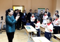Chủ tịch Quốc hội thăm lớp học tiếng Việt tại Minsk, Belarus