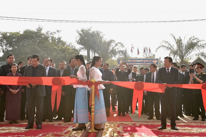 viet nam khanh thanh ban giao cho bien gioi kieu mau tang campuchia