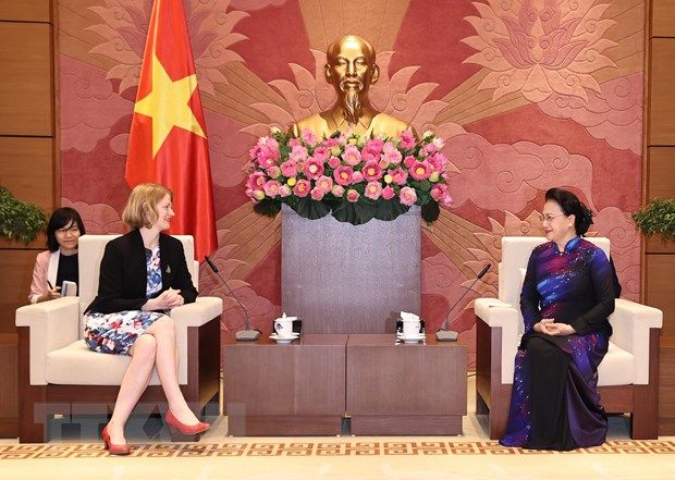 Chủ tịch Quốc hội Nguyễn Thị Kim Ngân với Đại sứ New Zealand Wendy Matthews tại buổi tiếp. (Ảnh: Trọng Đức/TTXVN)