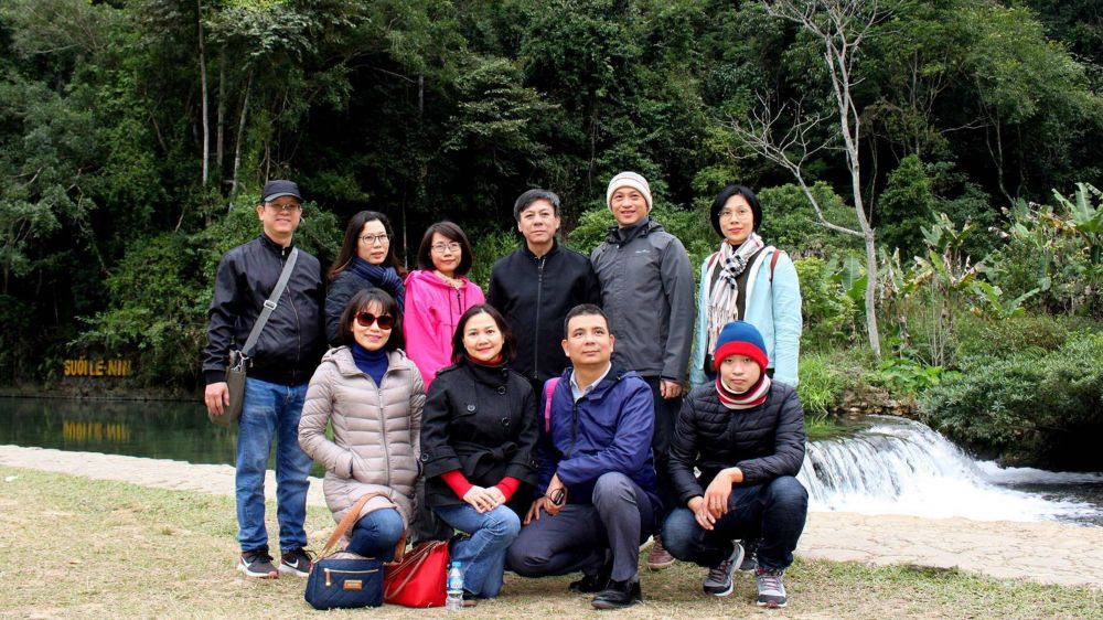 Chi Bộ Thanh tra - Bộ Ngoại giao, trước Núi Các Mác, suối Lênin.