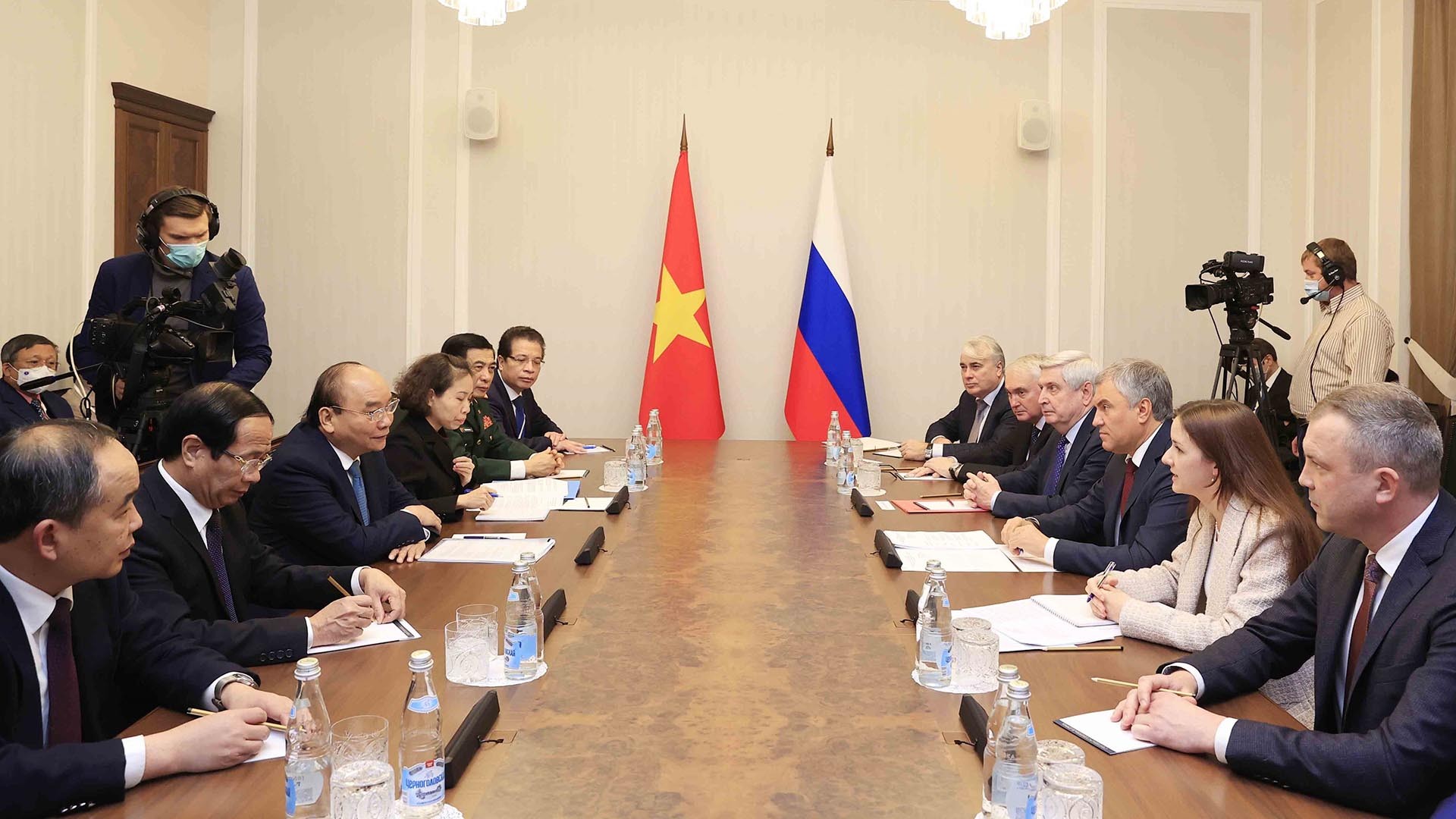 Chủ tịch nước Nguyễn Xuân Phúc gặp Chủ tịch Duma Quốc gia Nga Vyacheslav Viktorovich Volodin. (Nguồn: TTXVN)