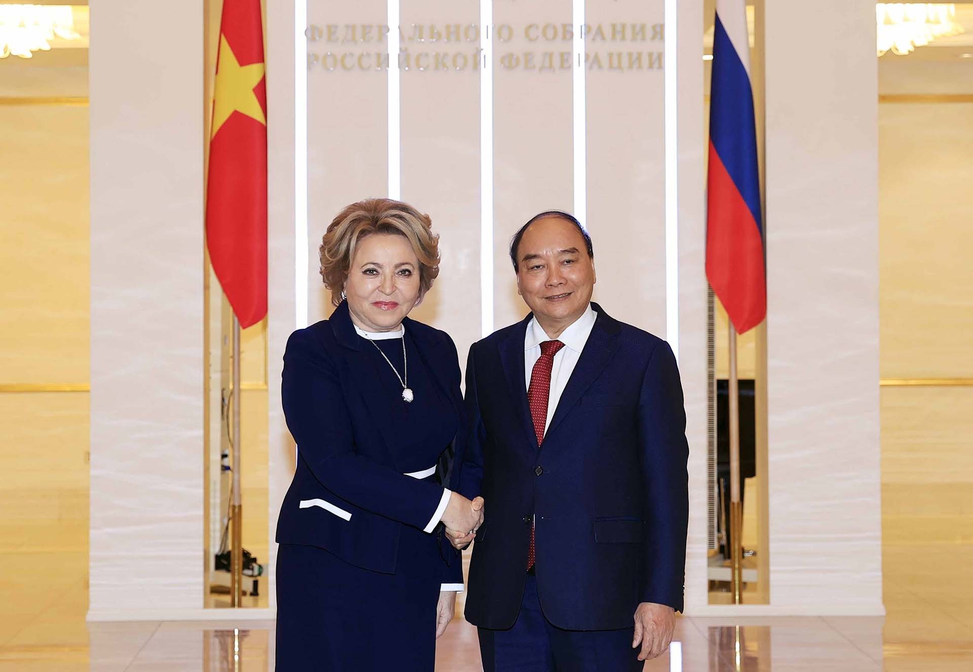Chủ tịch nước Nguyễn Xuân Phúc gặp Chủ tịch Hội đồng Liên bang Nga Valentina Matvienko. (Nguồn: TTXVN)