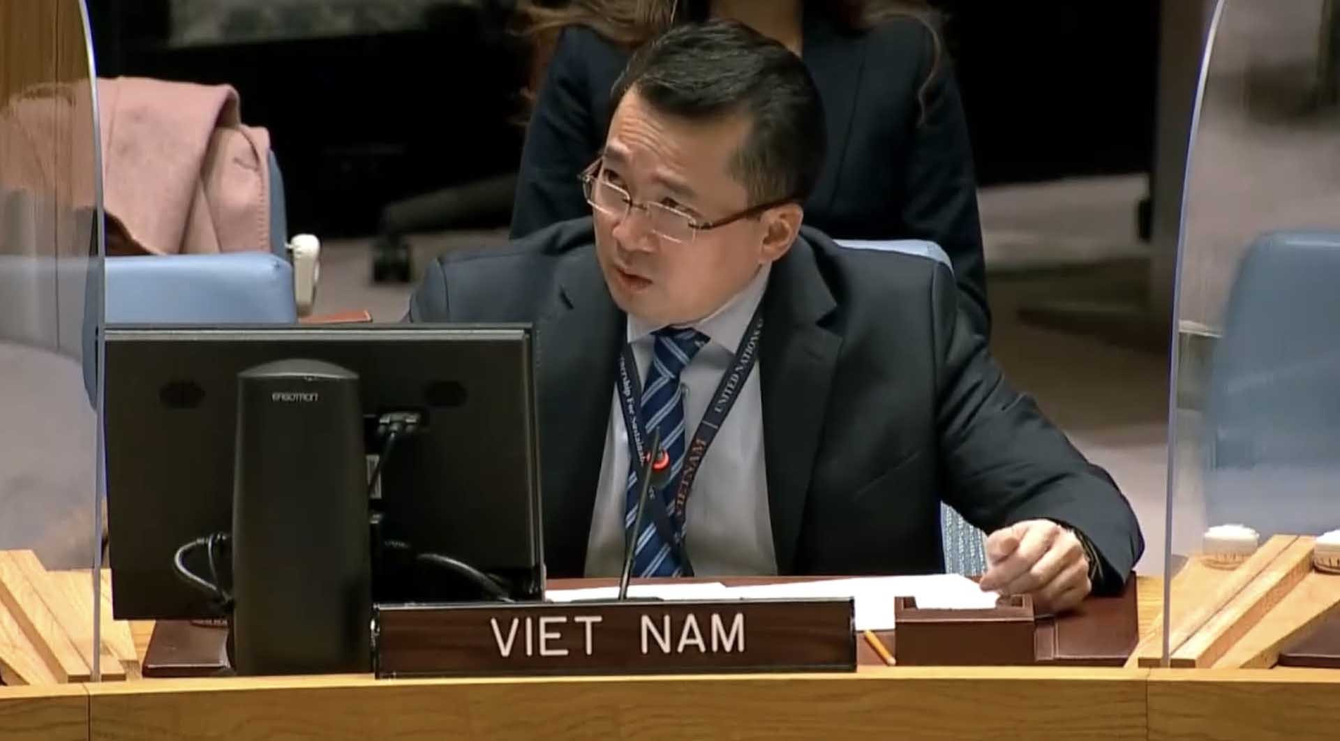 Đại sứ, Đại biện Phái đoàn Việt Nam tại LHQ Phạm Hải Anh phát biểu tại cuộc họp.