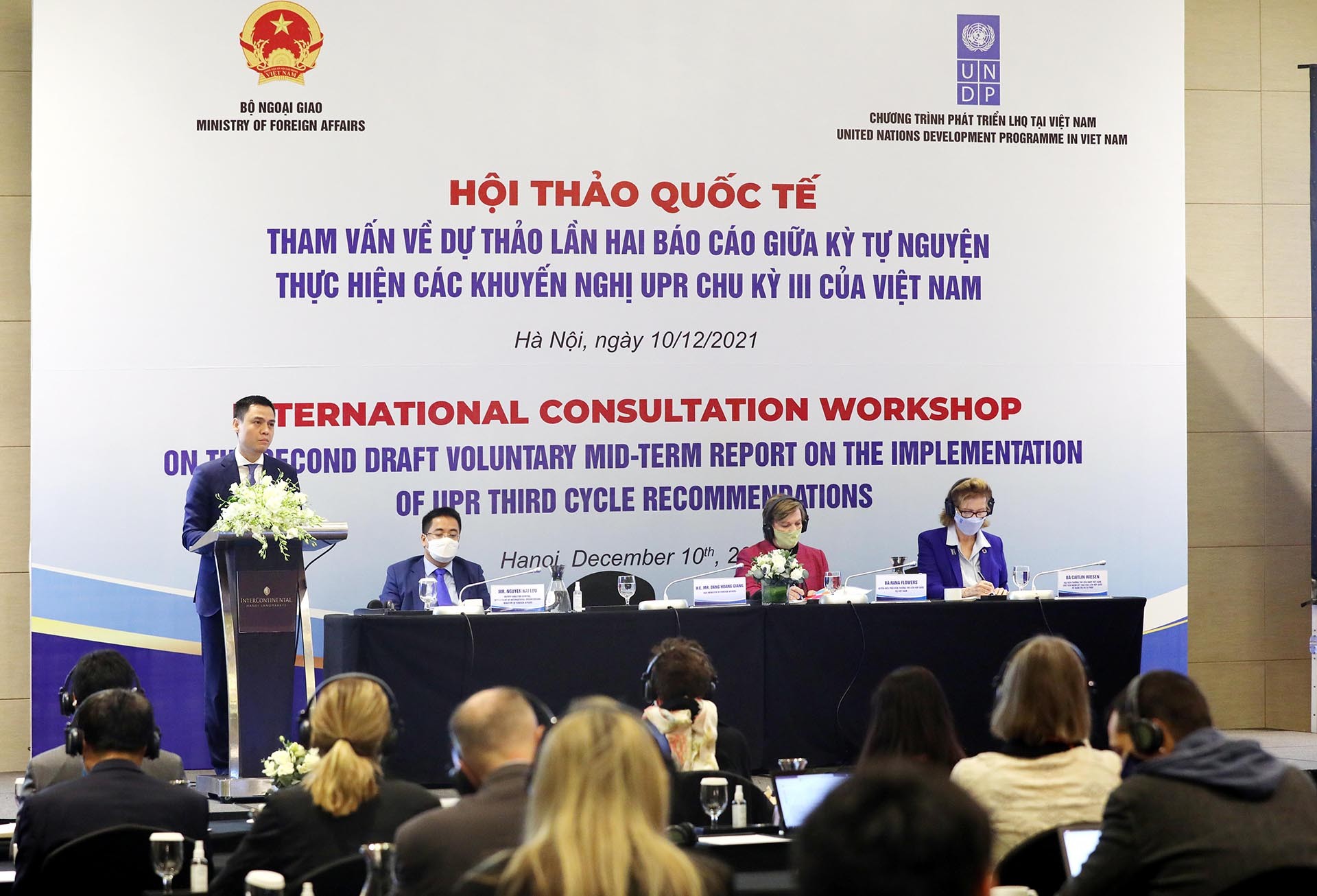 Bộ Ngoại giao phối hợp với Chương trình Phát triển Liên hợp quốc (LHQ) (UNDP) tại Việt Nam đã tổ chức Hội thảo tham vấn lần thứ hai về dự thảo Báo cáo giữa kỳ tự nguyện thực hiện các khuyến nghị theo Cơ chế Rà soát định kỳ phổ quát (UPR) chu kỳ III của Vi