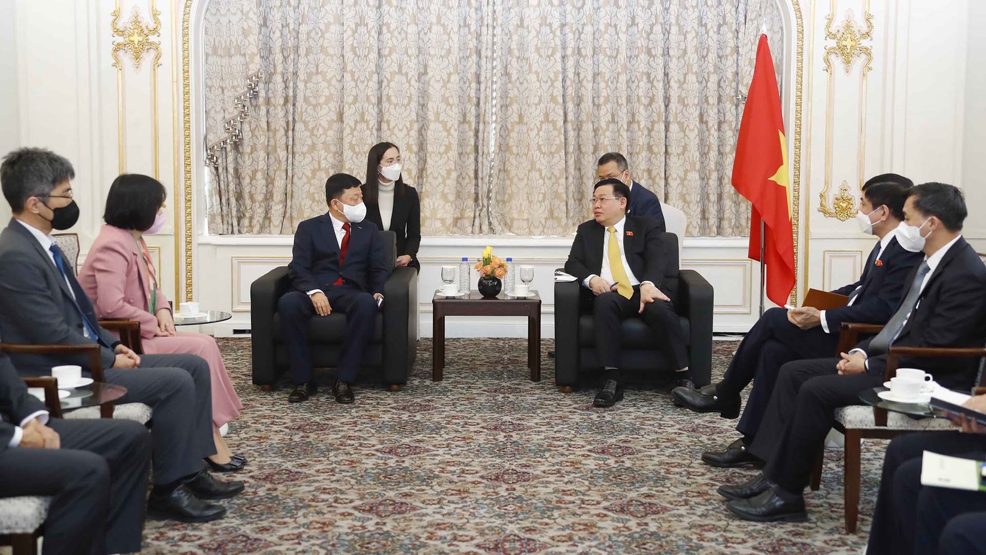 Chủ tịch Quốc hội Vương Đình Huệ tiếp lãnh đạo Công ty Kyobo Life Insuarance. (Nguồn: TTXVN) Chủ tịch Quốc hội Vương Đình Huệ tiếp lãnh đạo Công ty Kyobo Life Insuarance. (Nguồn: TTXVN)