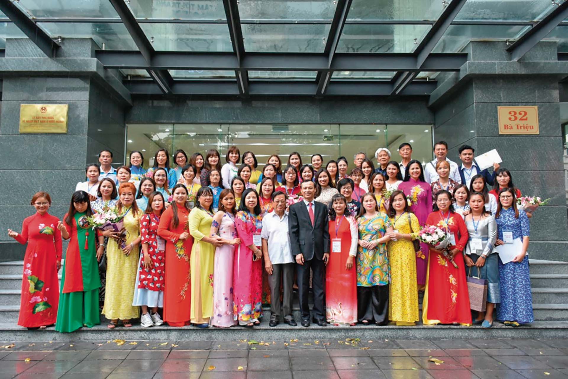 Thầy trò trường Tiếng Việt Lạc Long Quân, Ba Lan trong Lễ khai giảng năm học 2019-2020. (Nguồn: VOV5)