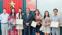 Công tác đảng của Đại sứ quán Việt Nam tại Czech: Để cộng đồng luôn hướng về quê hương đất nước