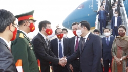 Chủ tịch Quốc hội Vương Đình Huệ đến New Delhi, bắt đầu thăm chính thức Cộng hòa Ấn Độ