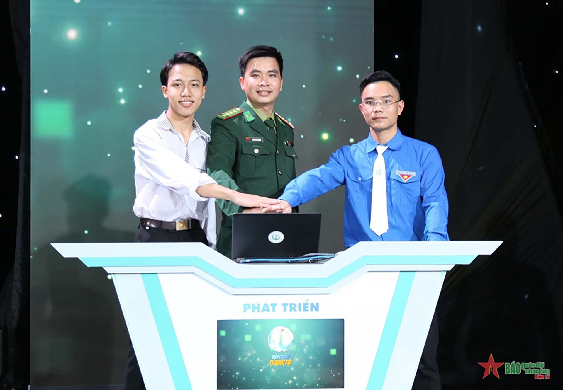  Đội Phát triển xuất sắc đoạt giải nhất cuộc thi. (Nguồn: qdnd.vn)