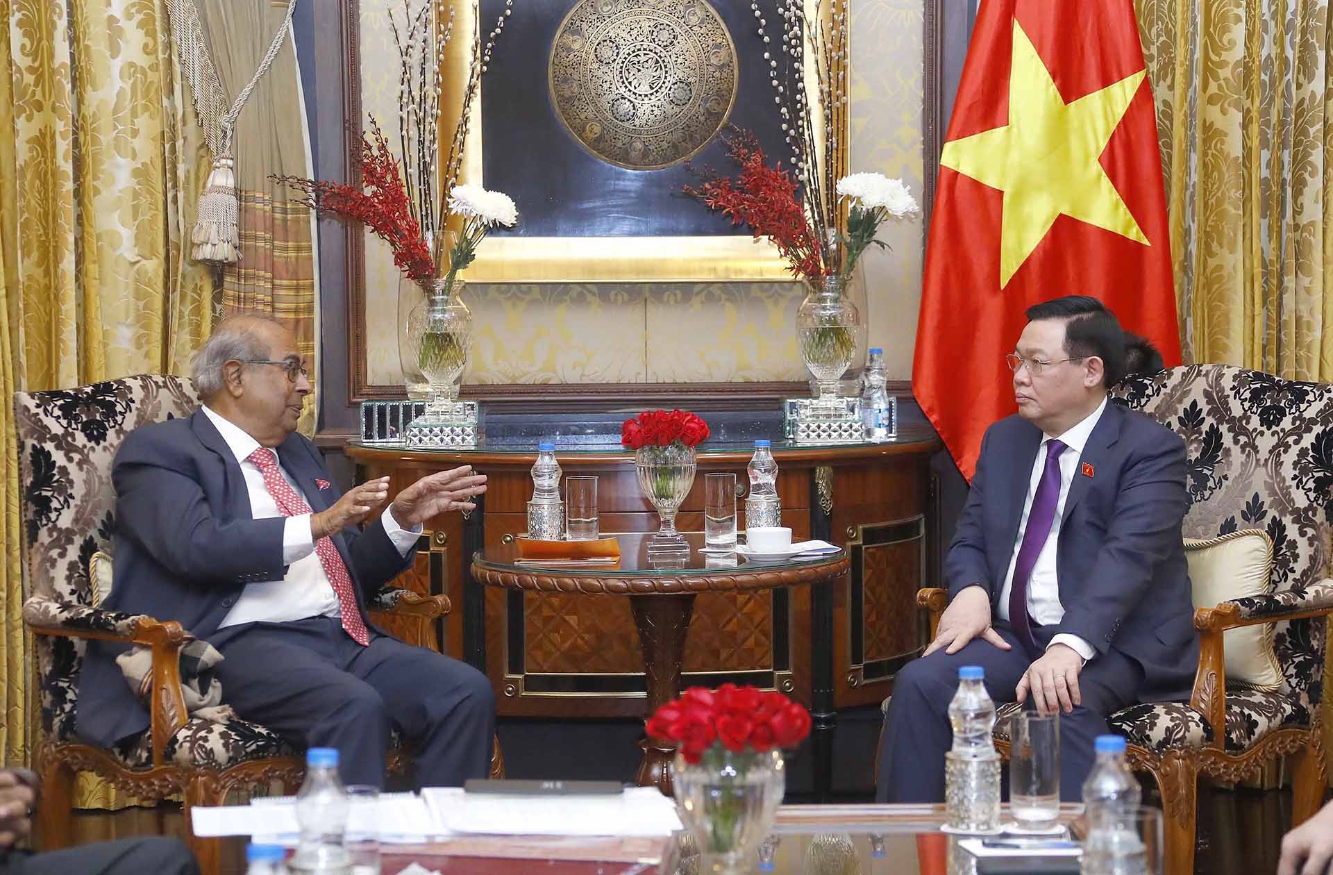 Chủ tịch Quốc hội Vương Đình Huệ tiếp ông Prakash Hinduja, Chủ tịch Tập đoàn Hinduja. (Nguồn: TTXVN)