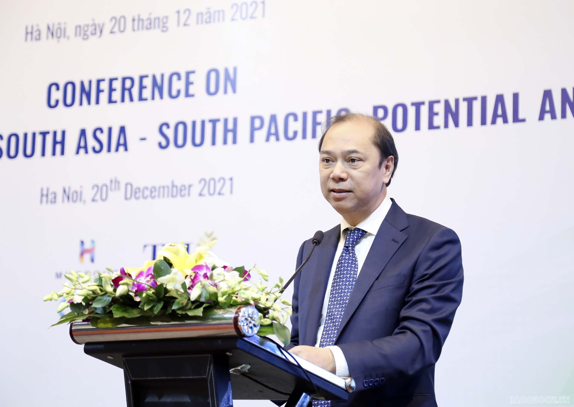 Thứ trưởng Ngoại giao Nguyễn Quốc Dũng phát biểu tại hội nghị. (Ảnh: Quang Hòa) Thứ trưởng Ngoại giao Nguyễn Quốc Dũng phát biểu tại hội nghị. (Ảnh: Quang Hòa)