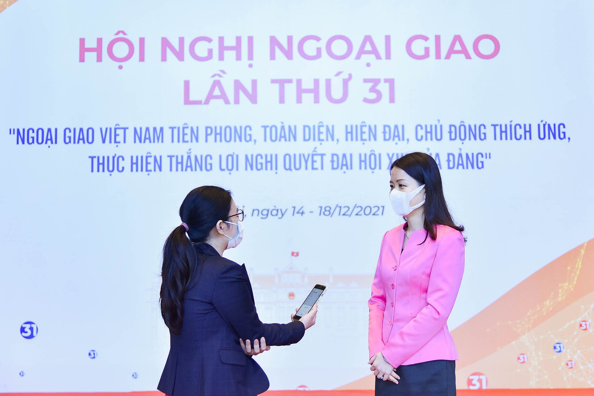 Trợ lý Bộ trưởng, Vụ trưởng Vụ Tổng hợp kinh tế Nguyễn Minh Hằng trả lời phỏng vấn Báo TG&VN. (Ảnh: N.Hồng)