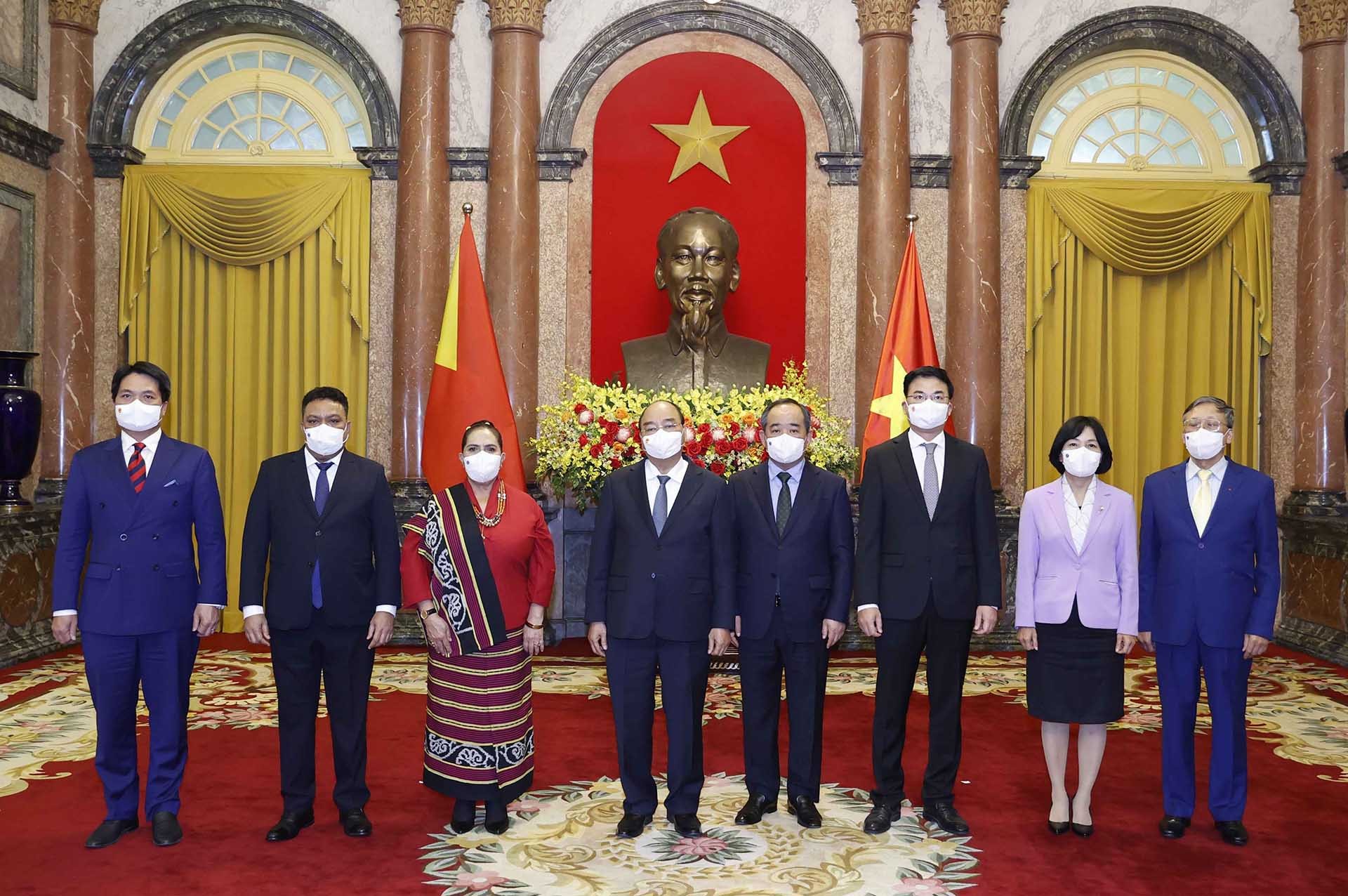 Chủ tịch nước Nguyễn Xuân Phúc tiếp Đại sứ các nước đến trình Quốc thư