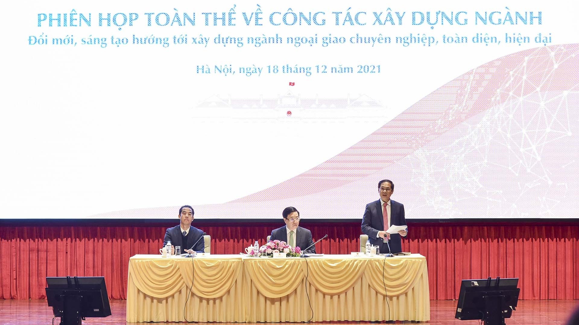 nganh ngoai giao tam the moi trong tinh hinh moi