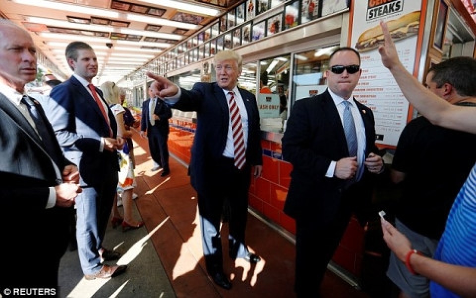 mat vu my tat bat truoc le nham chuc cua ong trump