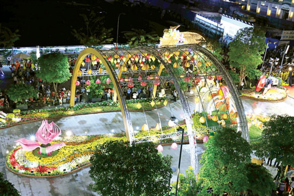 Khai mạc Đường hoa Nguyễn Huệ Tết Đinh Dậu năm 2017 khai mac duong hoa nguyen hue tet dinh dau nam 2017