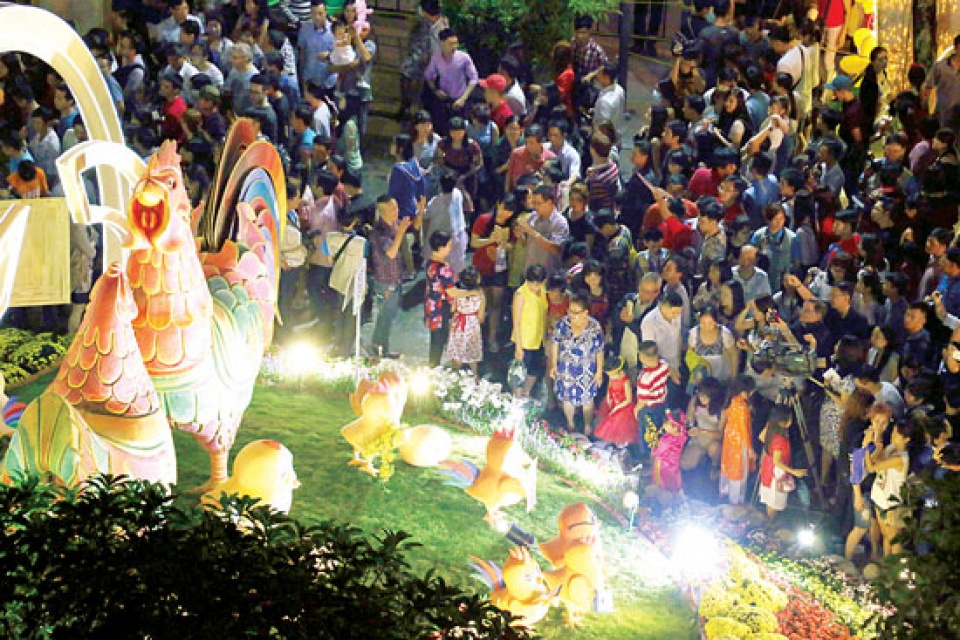 Khai mạc Đường hoa Nguyễn Huệ Tết Đinh Dậu năm 2017 khai mac duong hoa nguyen hue tet dinh dau nam 2017