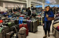 Mỹ: Sân bay quốc tế JFK hỗn loạn vì... vỡ ống nước