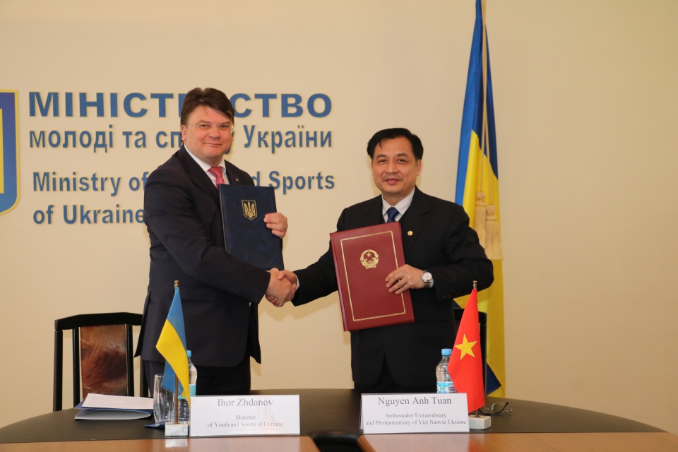 viet nam va ukraine ky thoa thuan hop tac trong linh vuc the duc va the thao