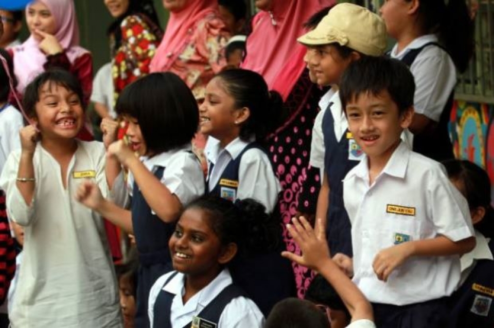 malaysia cho phep tre em khong co quoc tich duoc den truong