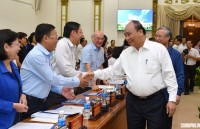 thu tuong tang qua tet cho ba con cac dan toc o dak nong