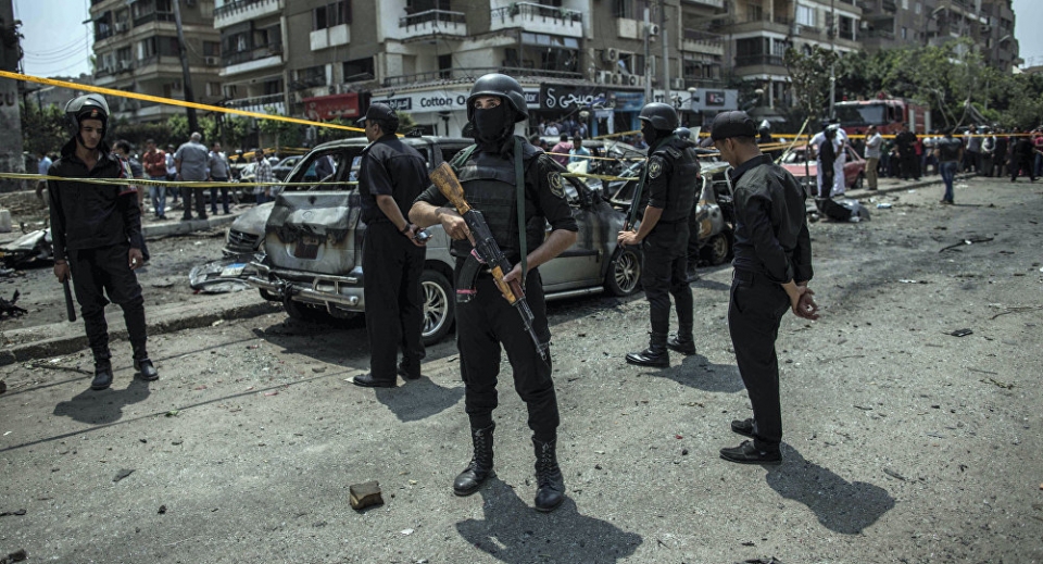 ai cap tiep tuc ap dat tinh trang khan cap