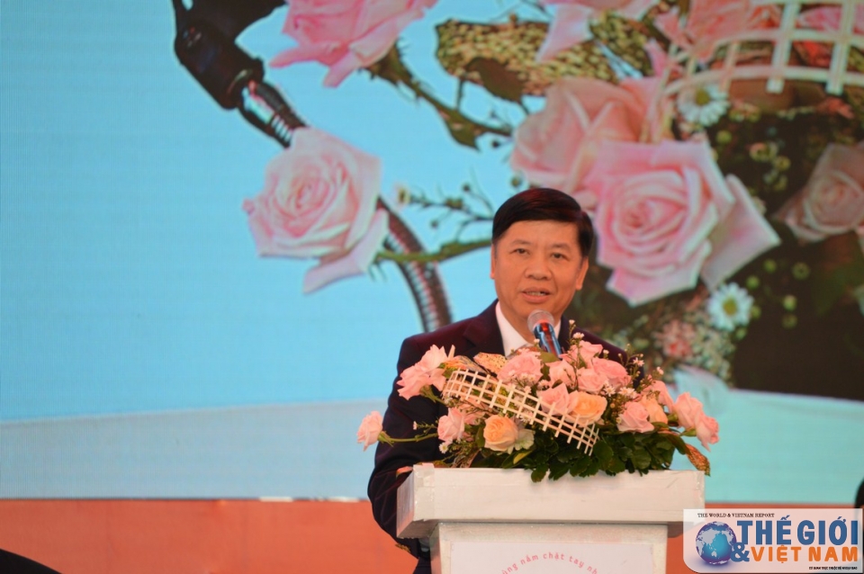 viet nam nhat ban cung nam chat tay nhau trong nang dep chan hoa