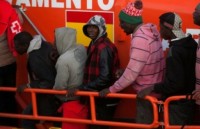 canada dau dau voi lan song di cu qua bien gioi