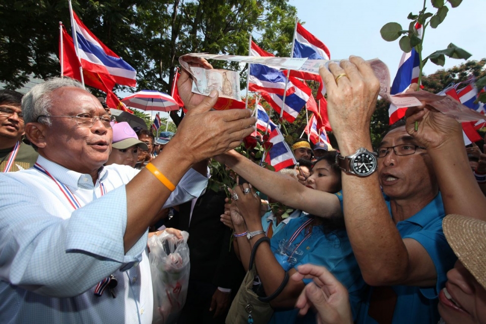 thai lan phe ao vang muon lap dang ung ho thu tuong prayut chan ocha