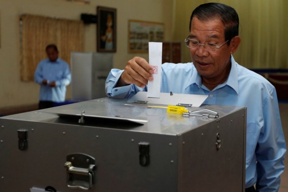 campuchia cpp gianh thang loi tuyet doi trong cuoc bau cu thuong vien