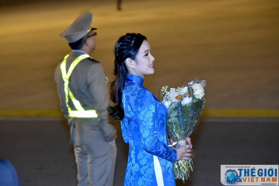 co gai tang hoa cho tong thong donald trump la nu sinh hoc vien ngoai giao