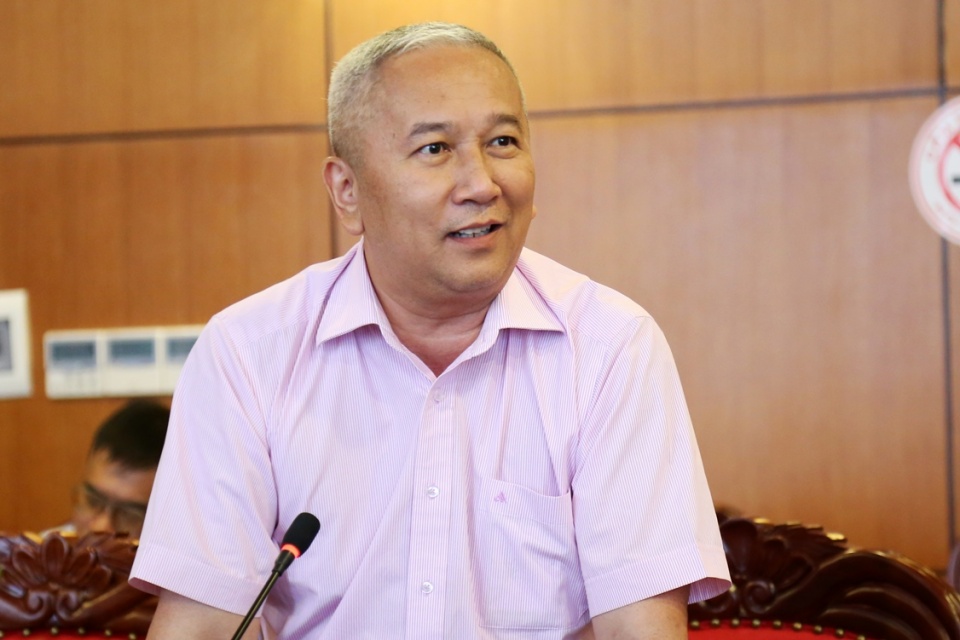 phia sau cabin phien dich