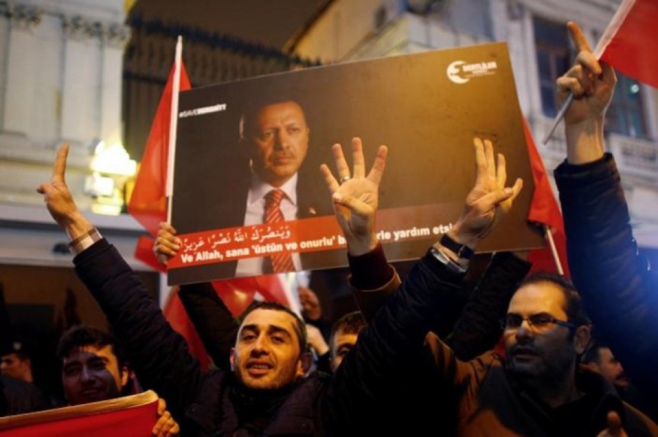 tho nhi ky cam dai su dinh chi ngoai giao cap cao voi ha lan