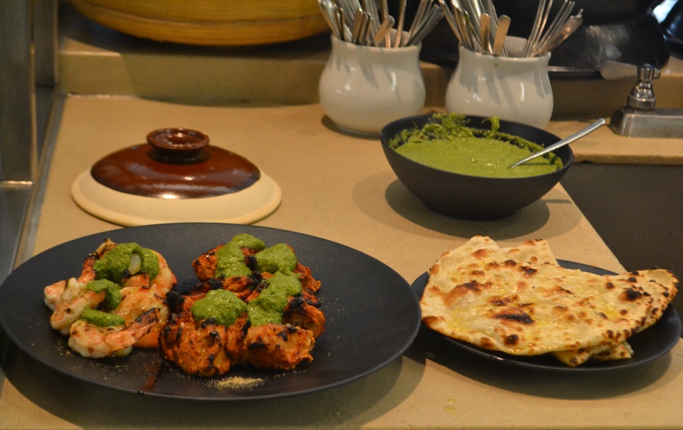 64 sac thai am thuc an giua long ha noi