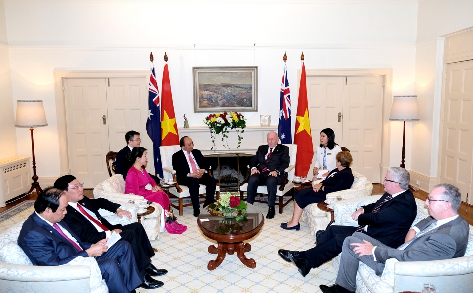 toan quyen australia lai xe dien dua thu tuong nguyen xuan phuc tham vuon thu kangaroo