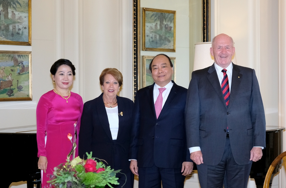 toan quyen australia lai xe dien dua thu tuong nguyen xuan phuc tham vuon thu kangaroo