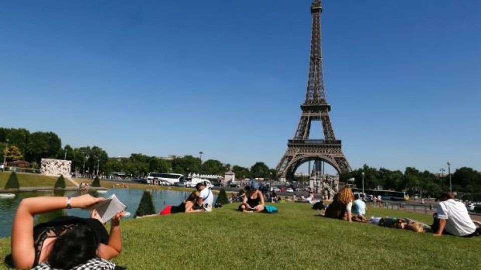 Sách vẫn là món quà yêu thích của người Pháp sach van la mon qua yeu thich cua nguoi phap