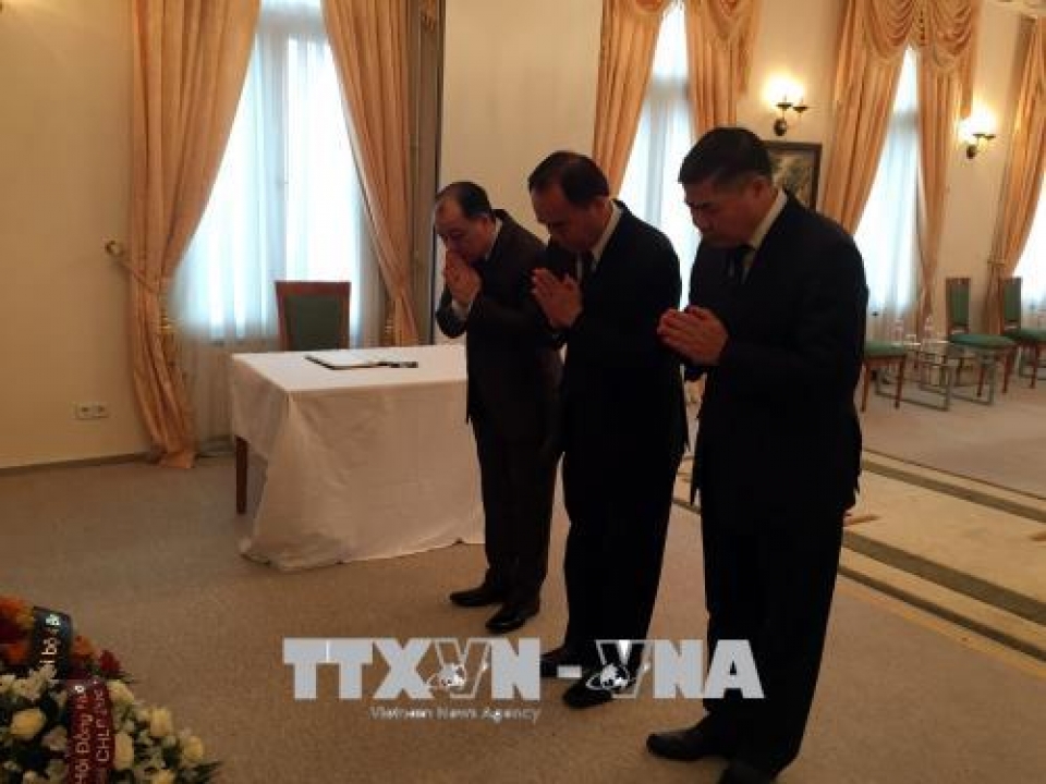 to chuc trong the le vieng nguyen thu tuong phan van khai tai nuoc ngoai