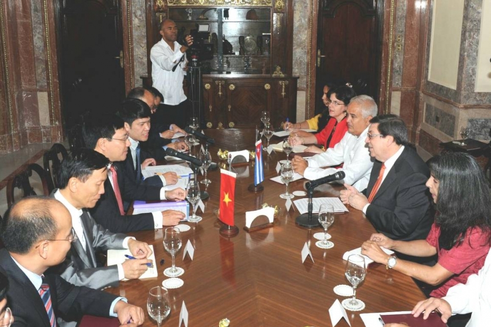 pho thu tuong pham binh minh hoi dam voi ngoai truong cuba