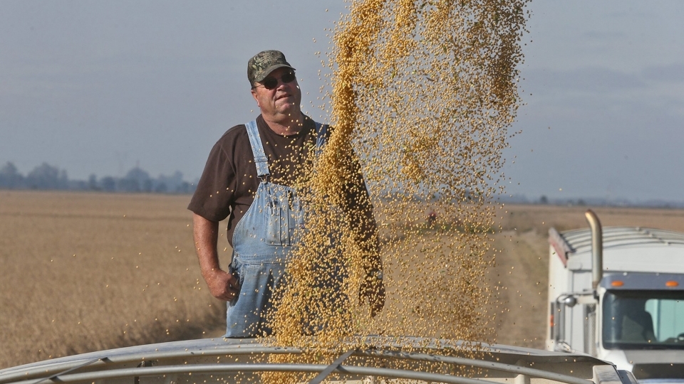 ong trump lai chi trich trung quoc lien quan den dau tuong de ngo kha nang ap thue