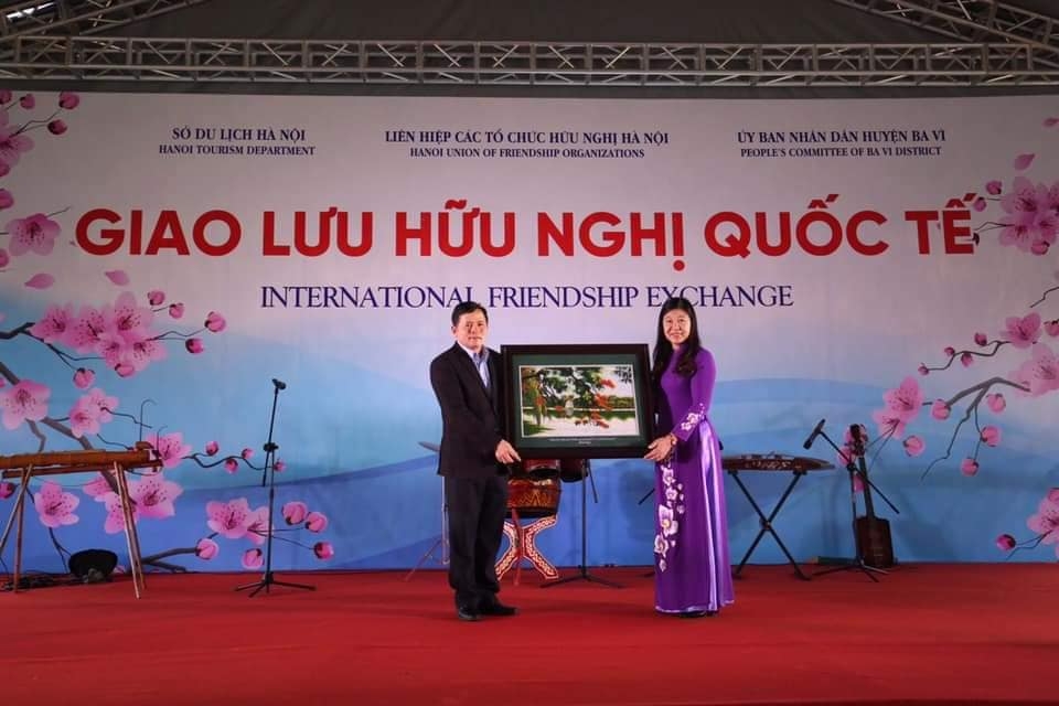 an tuong chuyen du xuan hu u nghi ve vung tan vien son thanh